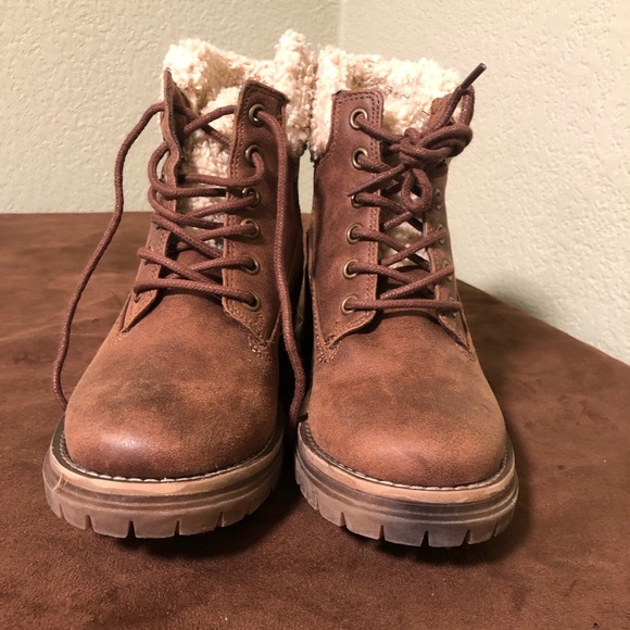 Fergie boots - Picture 6 of 9